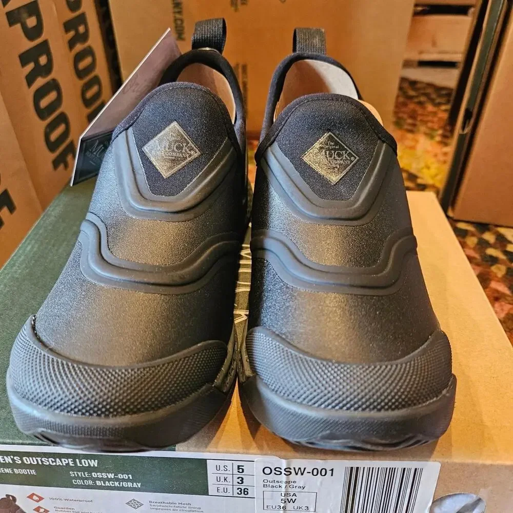 sz 5 Muck boots gray black